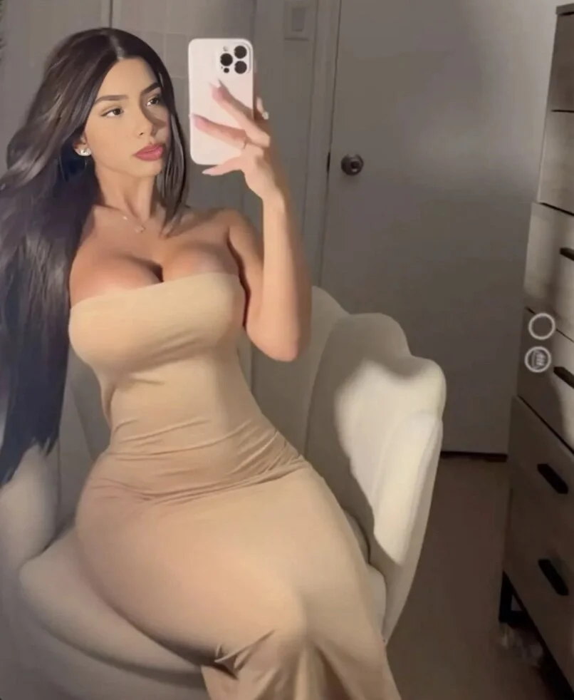 XXX Porn Photo of Nude Angelinav7 9