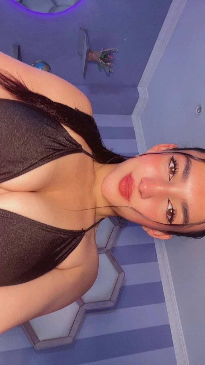 XXX Porn Photo of Nude yvi_taylor 16