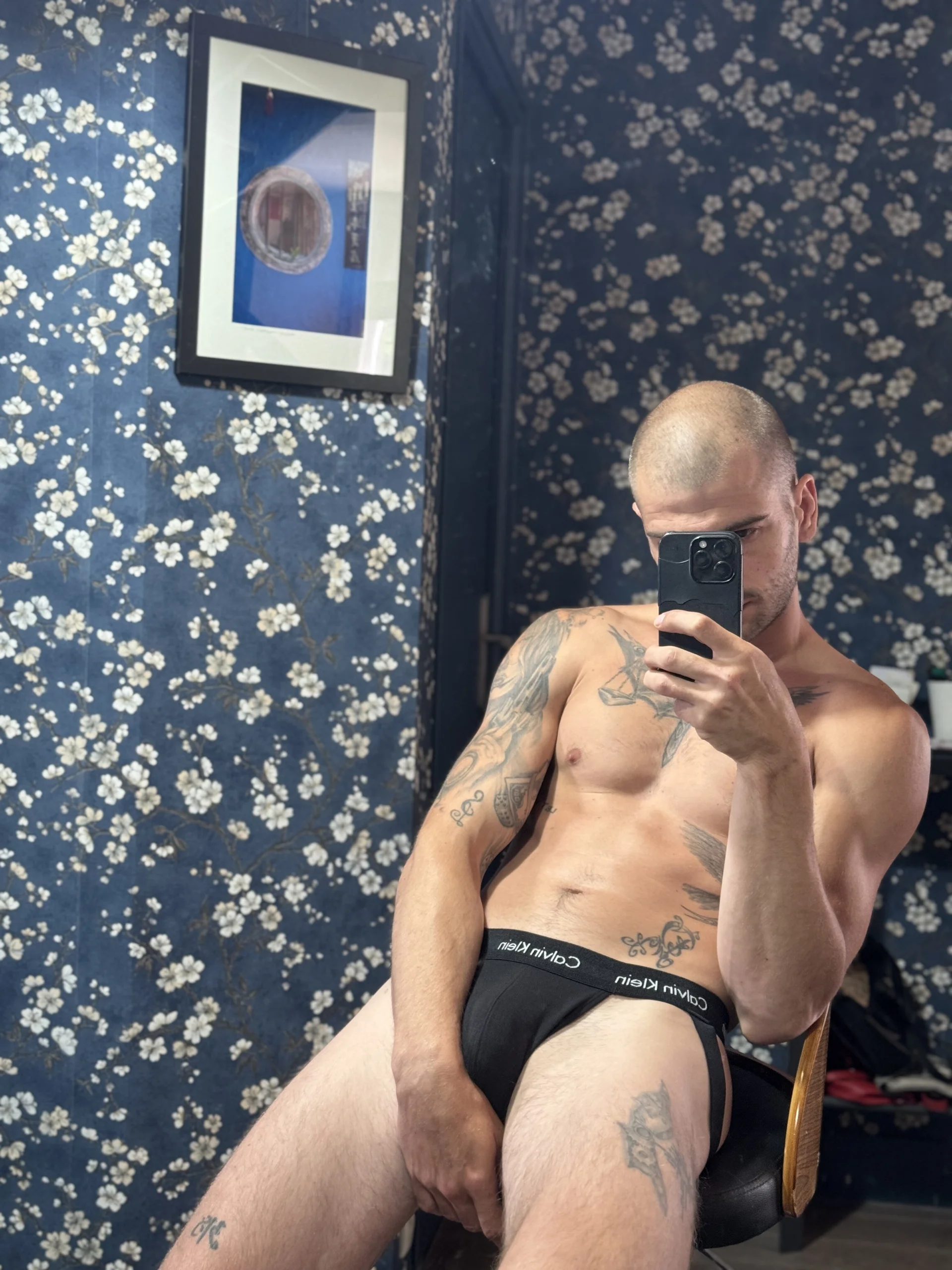 XXX Porn Photo of Nude Greyoff 3