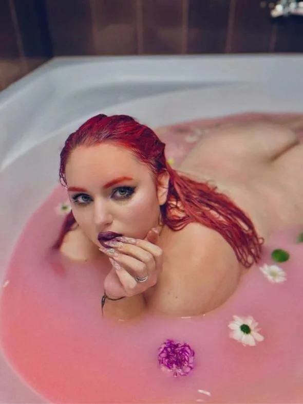XXX Porn Photo of Nude Esteri_Moon 2