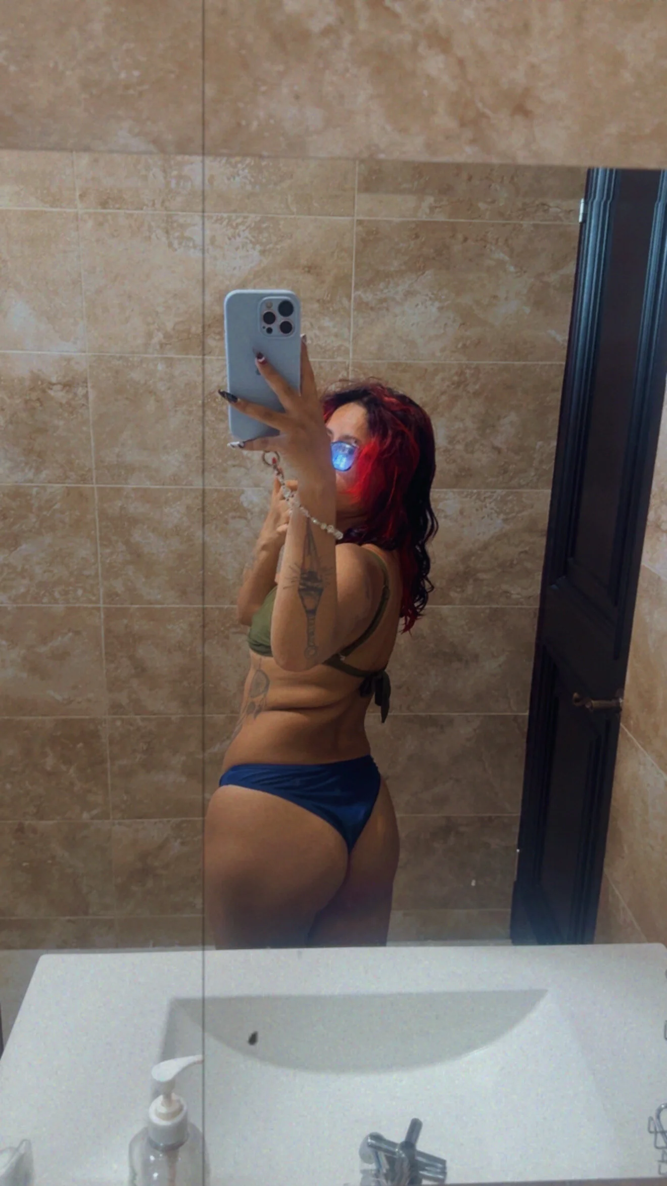 XXX Porn Photo of Nude kristen_tay 105