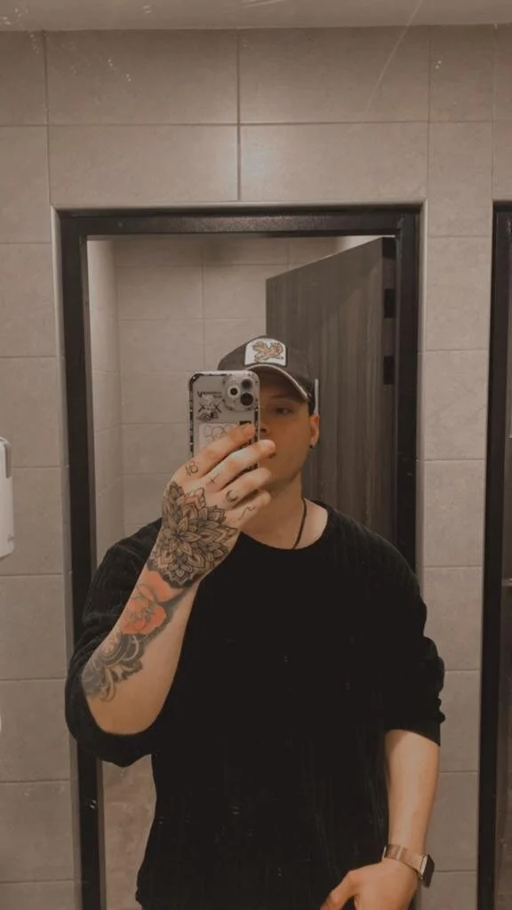 XXX Porn Photo of Nude Aaronsmith2 4