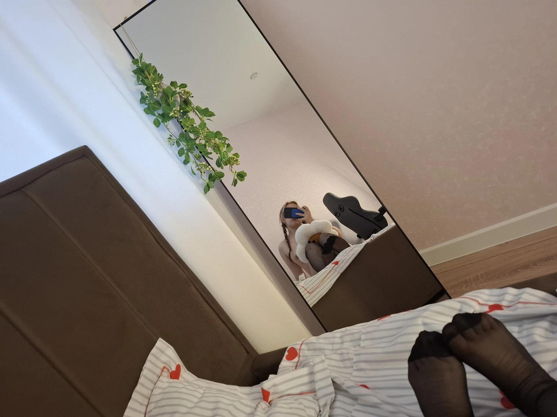 XXX Porn Photo of Nude Luna_Host 7