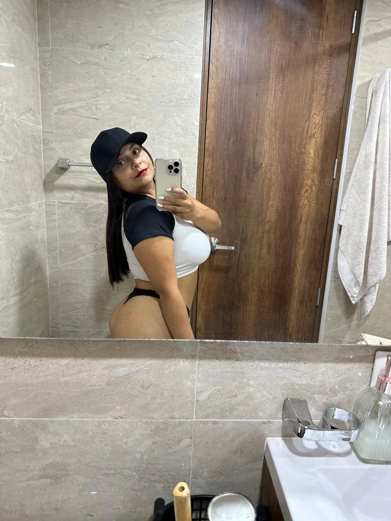 XXX Porn Photo of Nude Angie_e 3