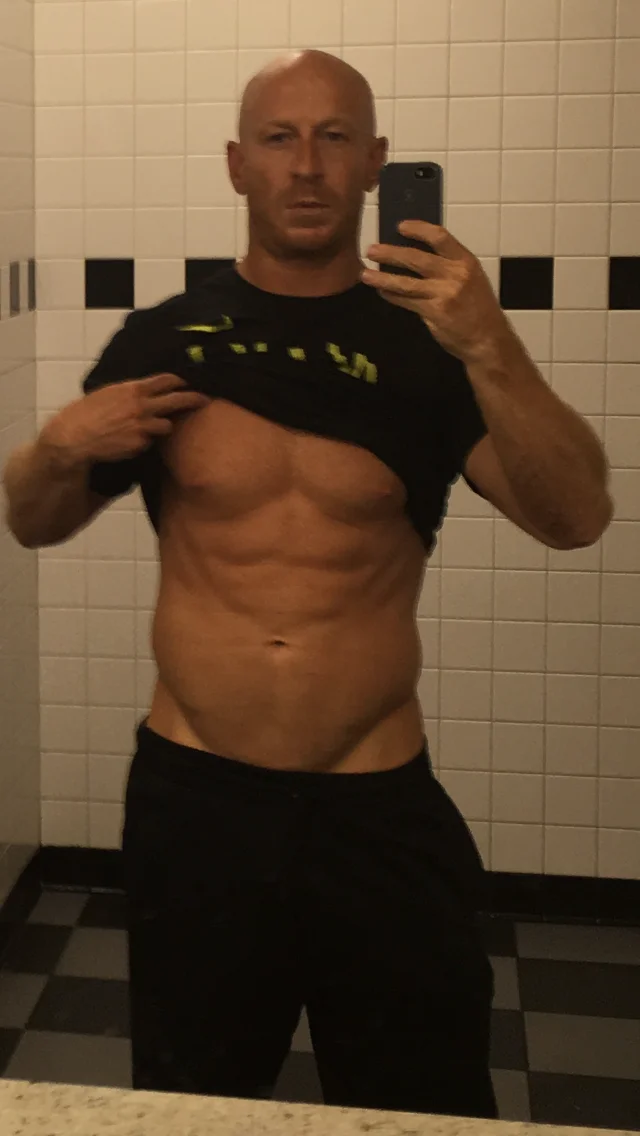 XXX Porn Photo of Nude brotein369 22