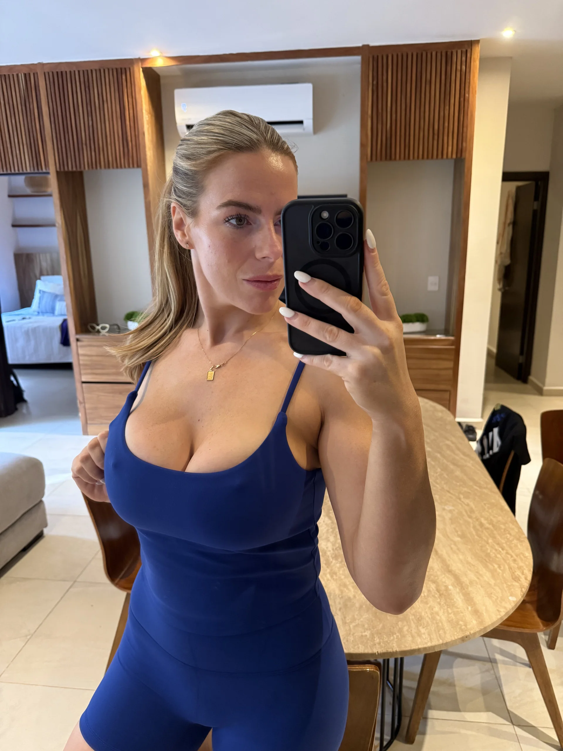 XXX Porn Photo of Nude oliviafranciis 14