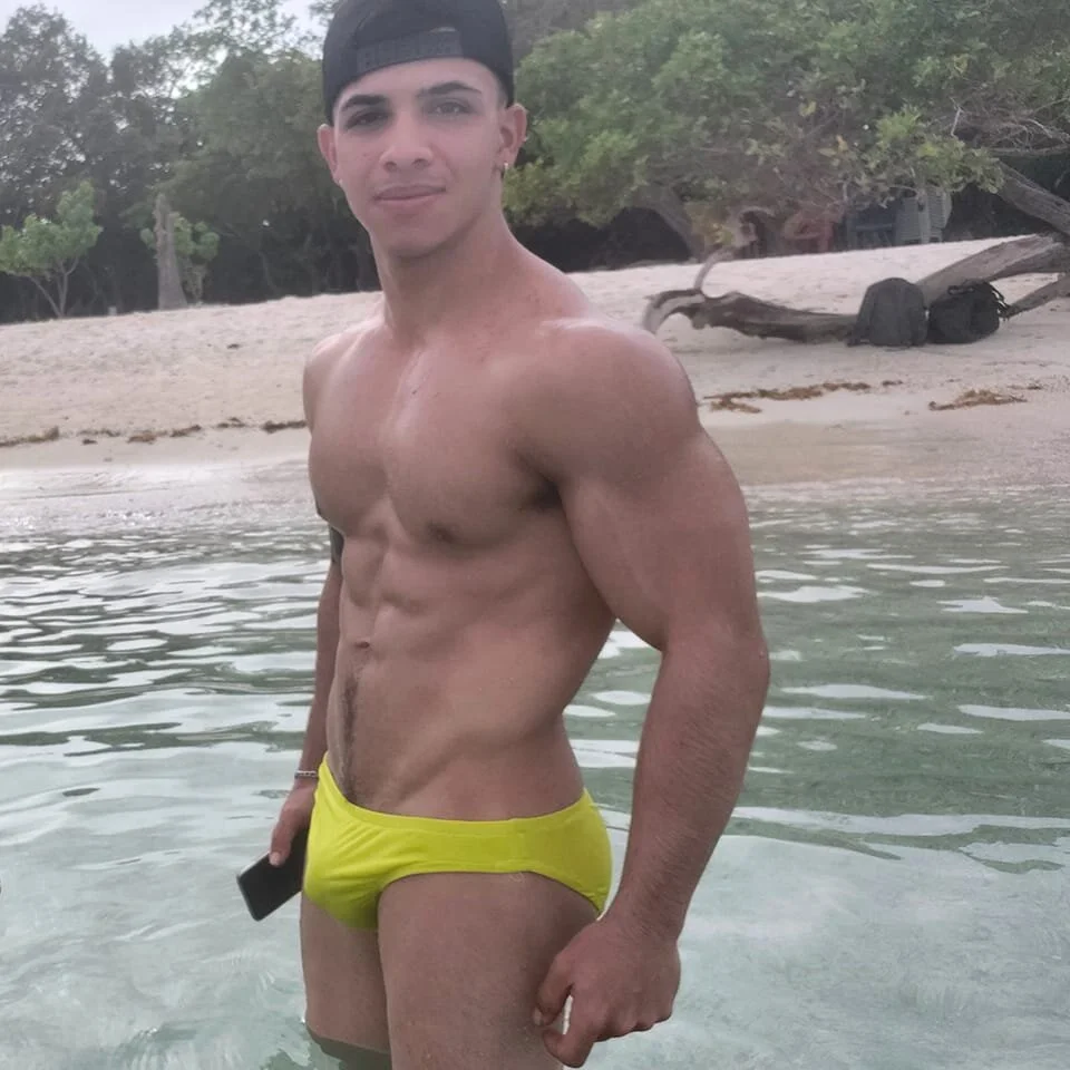 XXX Porn Photo of Nude TheMuscularVenezuelanMan 18