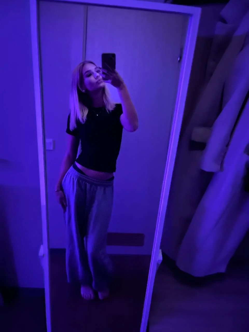 XXX Porn Photo of Nude HalleyChong 2