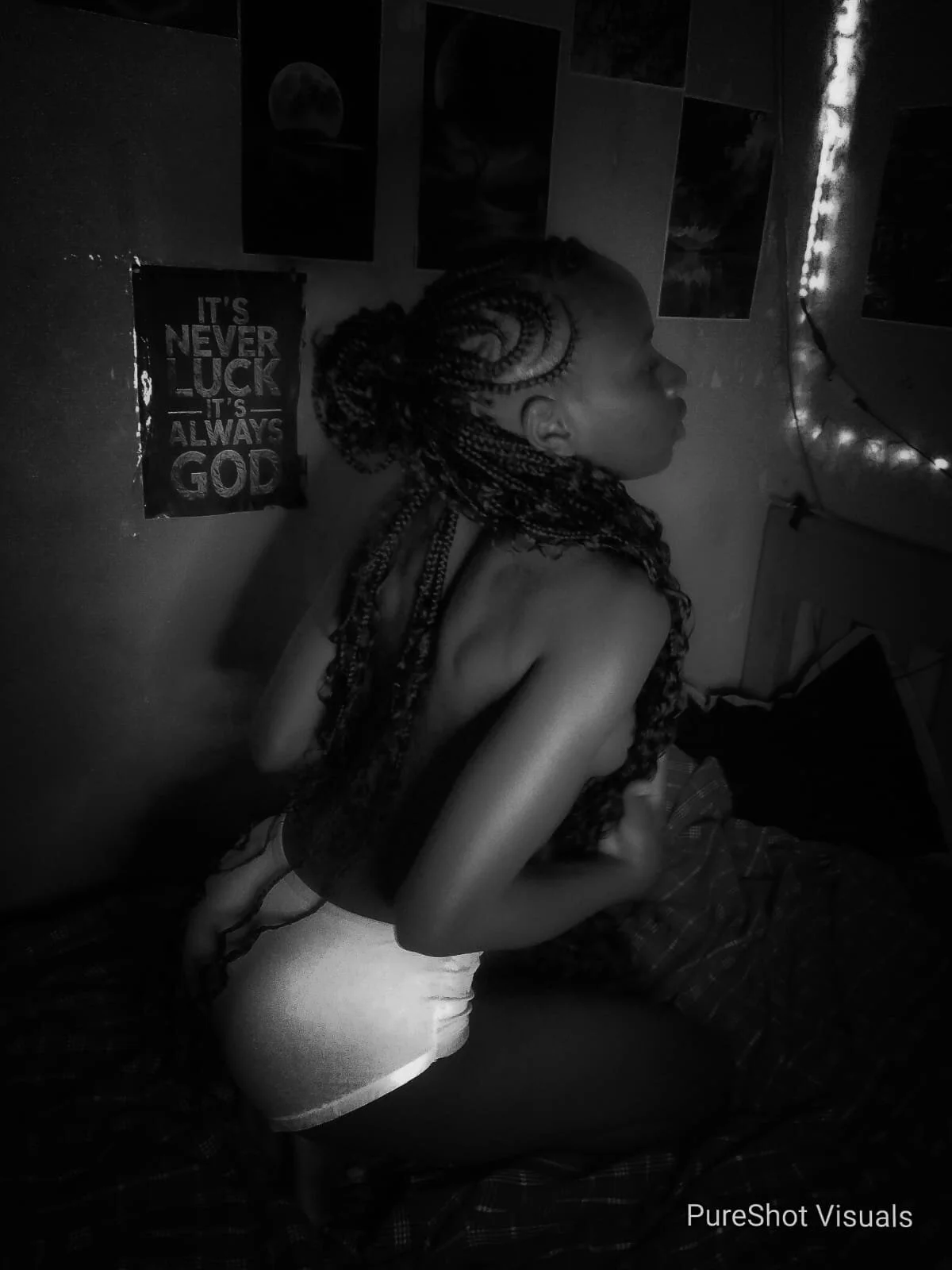 XXX Porn Photo of Nude Queen_petitee2 5