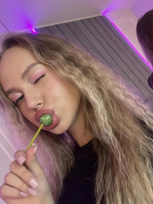 XXX Porn Photo of Nude Emi_Gold 2