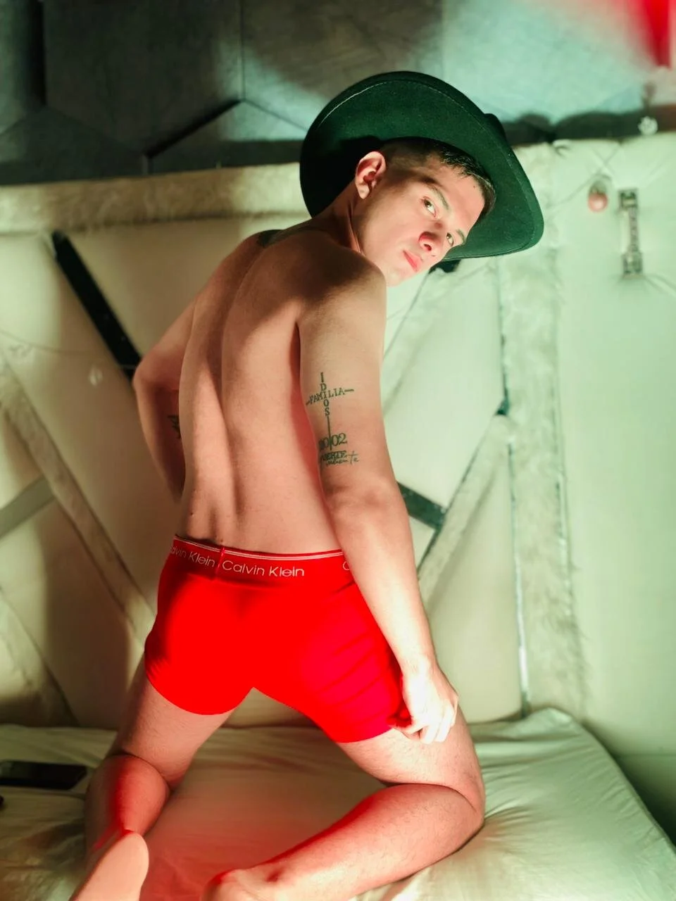 XXX Porn Photo of Nude GoldenBoyM 3
