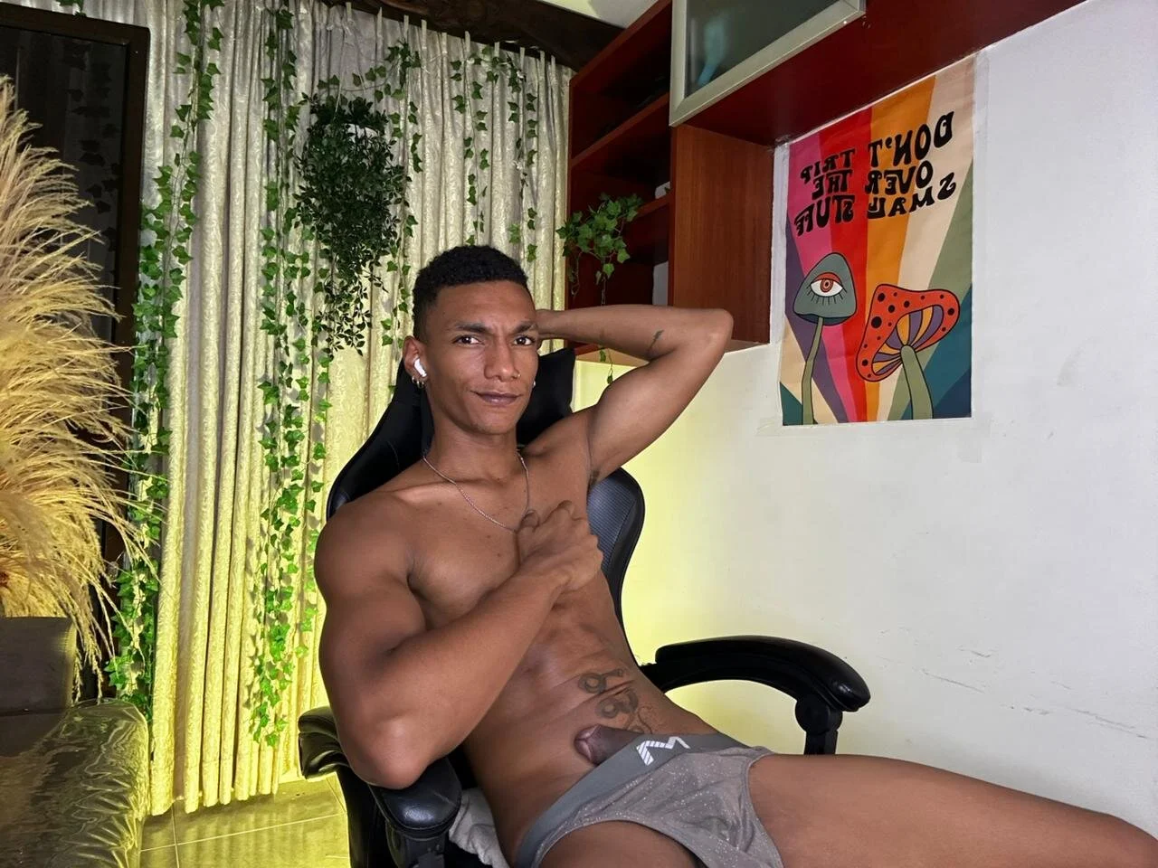 XXX Porn Photo of Nude JulienSaint 32