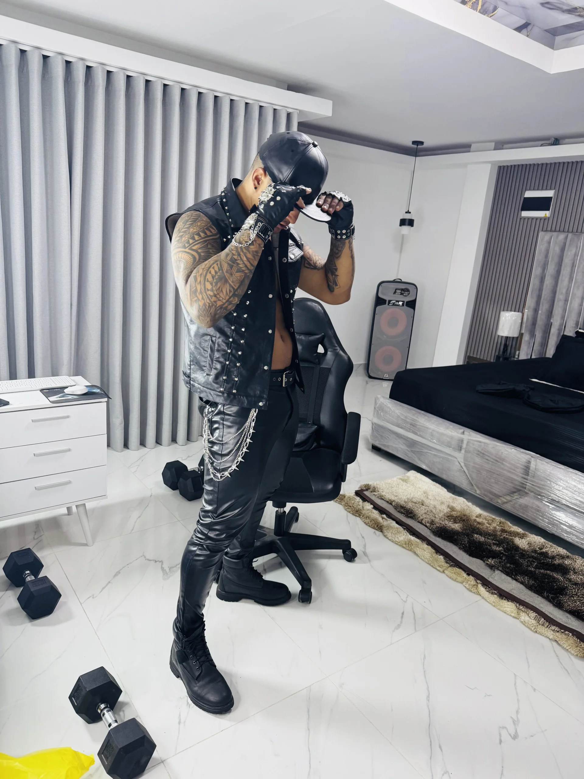 XXX Porn Photo of Nude master_leather 55