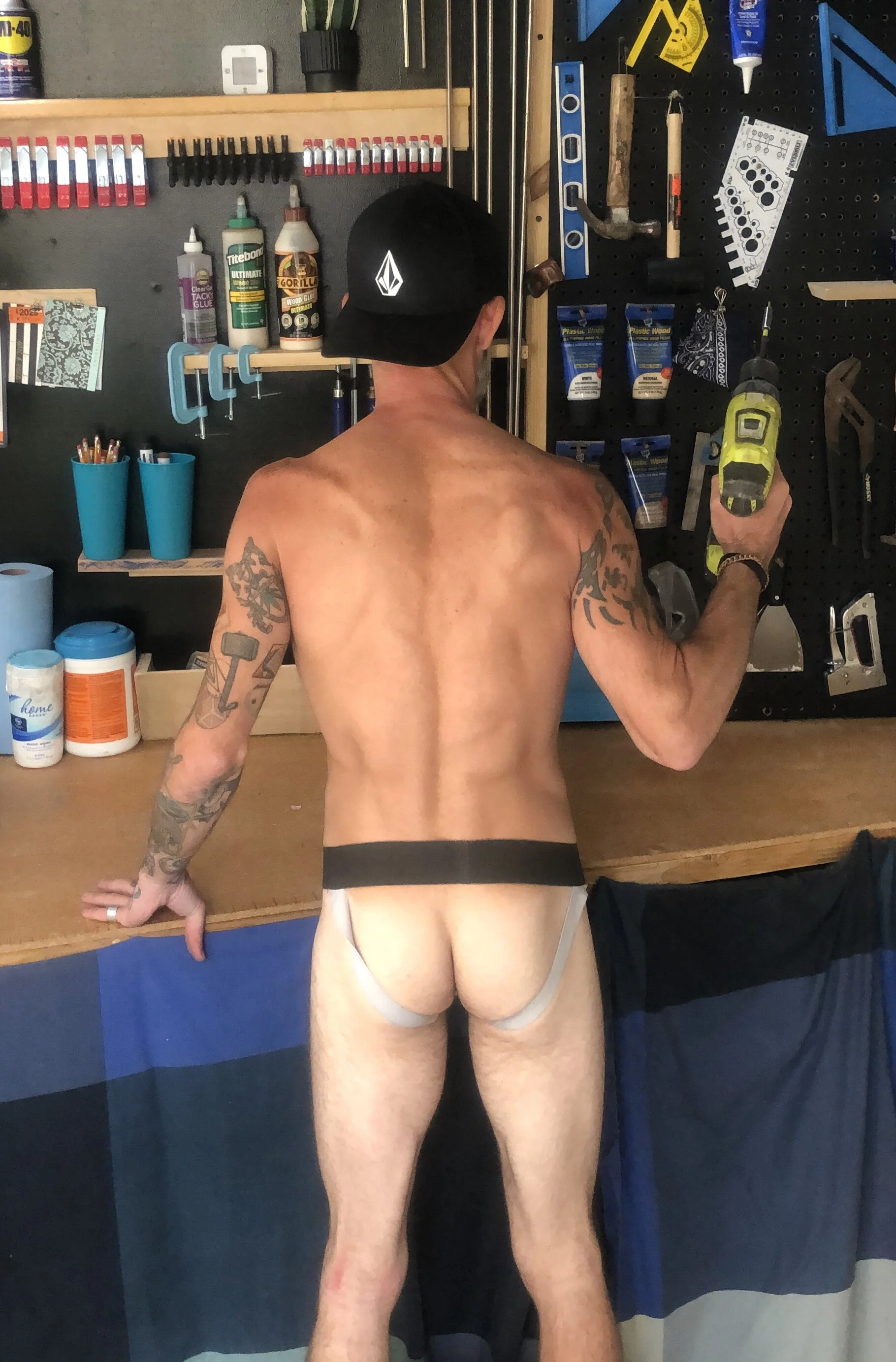 XXX Porn Photo of Nude HandyBro 2