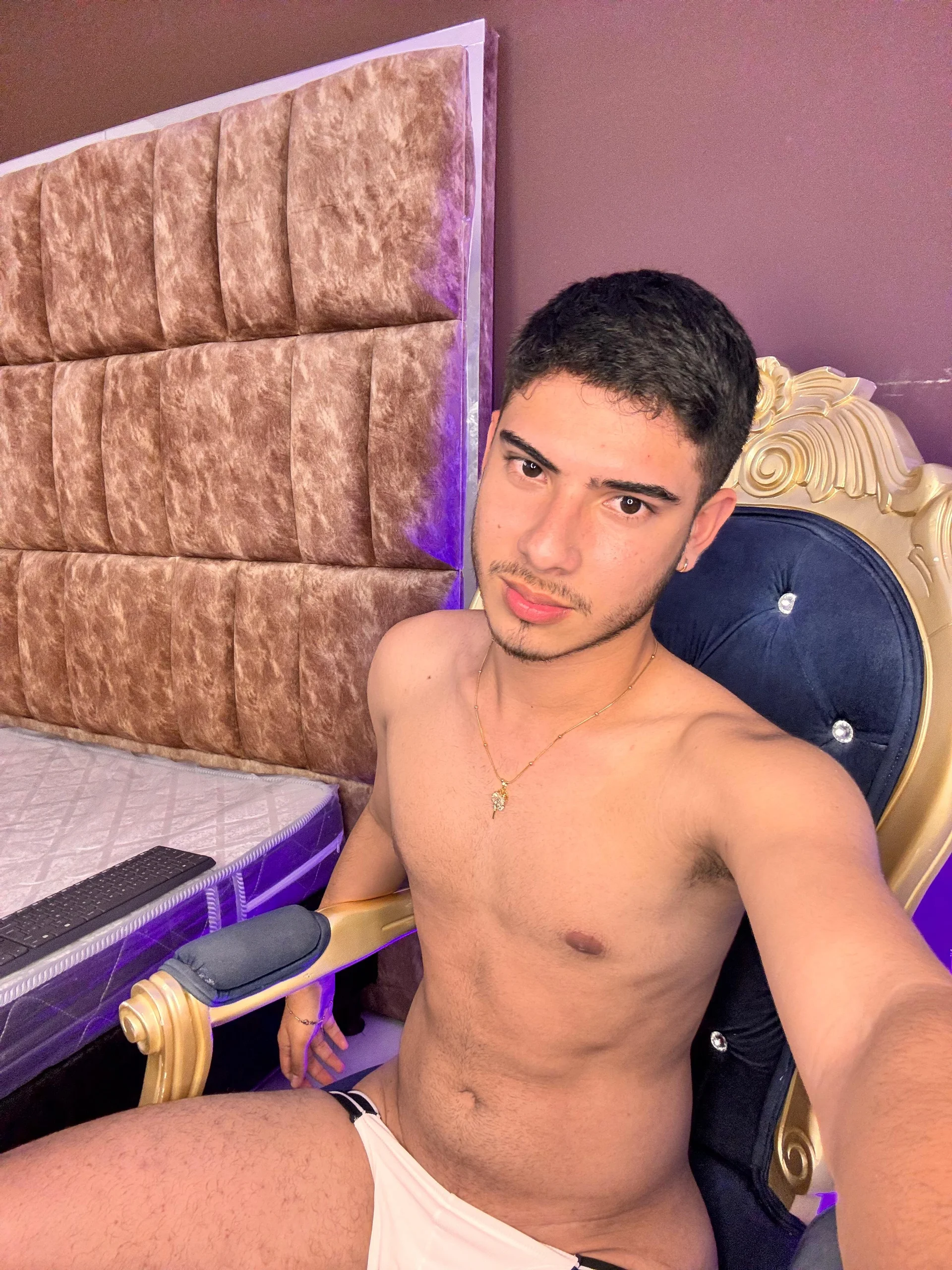 XXX Porn Photo of Nude ApoloGray__ 4