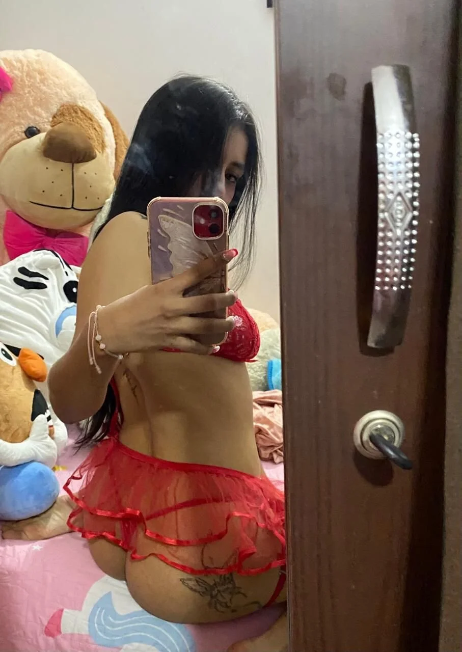 XXX Porn Photo of Nude charlotte_howard 1