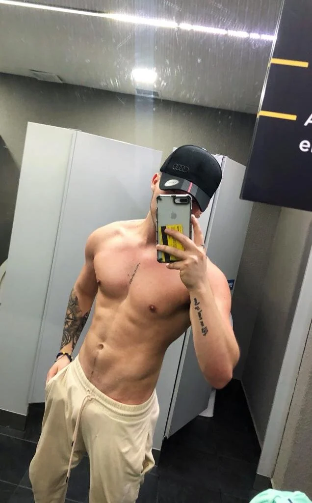 XXX Porn Photo of Nude liam_oficial02 1