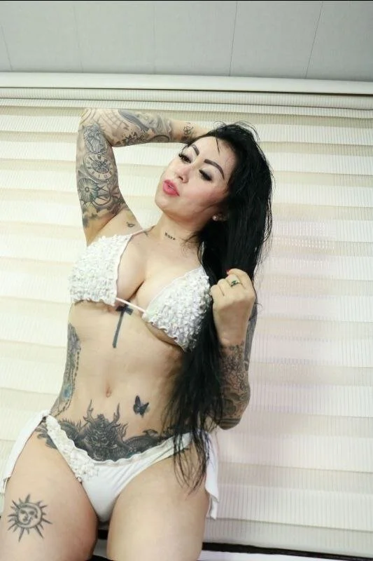 XXX Porn Photo of Nude Vicky_hotmilf 15