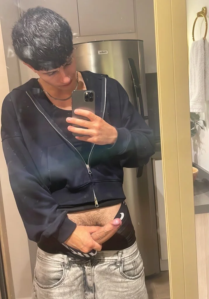 XXX Porn Photo of Nude Kyler_tay 10