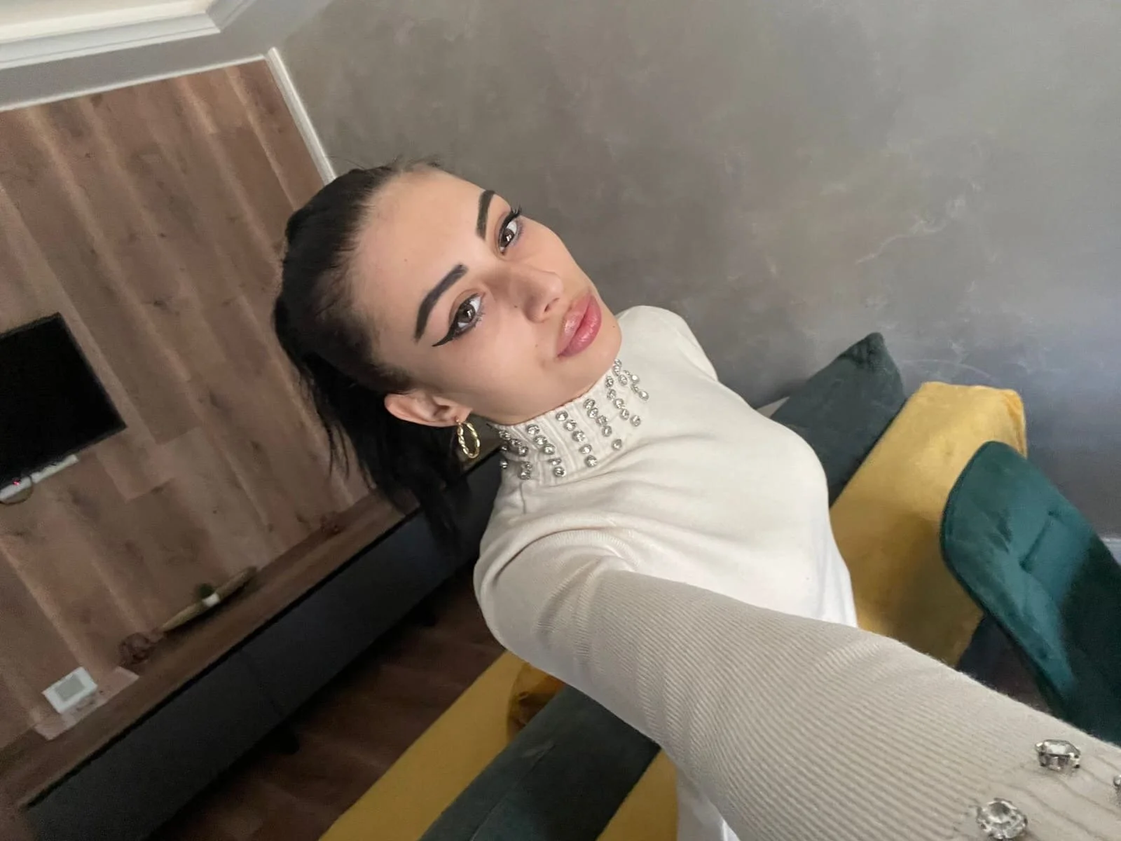 XXX Porn Photo of Nude Crazy_Brunette 5
