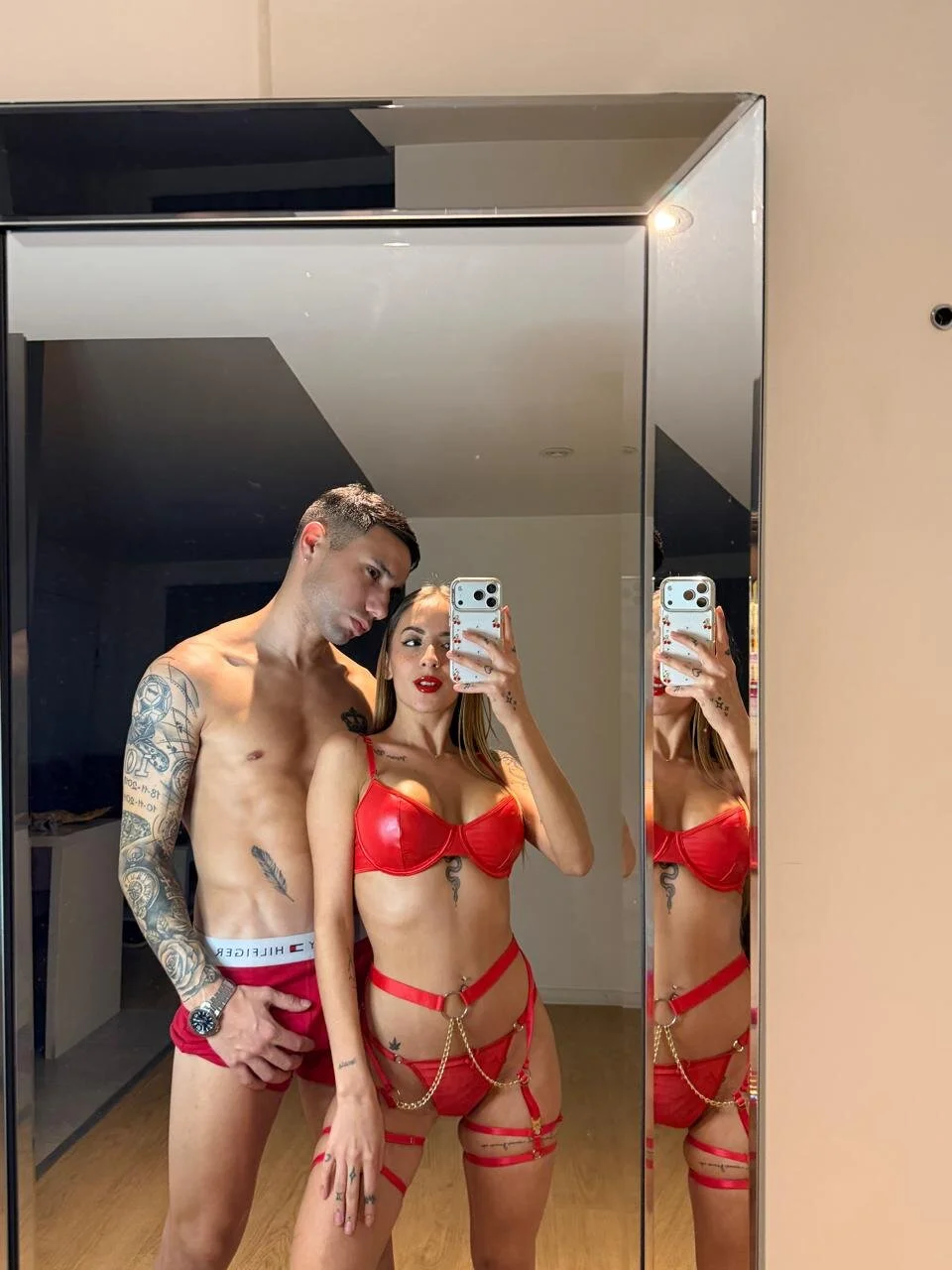 XXX Porn Photo of Nude AaronMelody_live 2