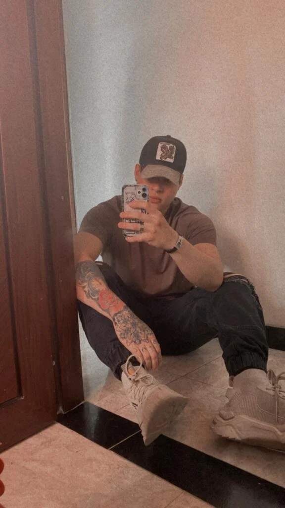 XXX Porn Photo of Nude Aaronsmith2 5