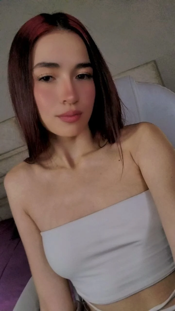 XXX Porn Photo of Nude ella__olmos 1