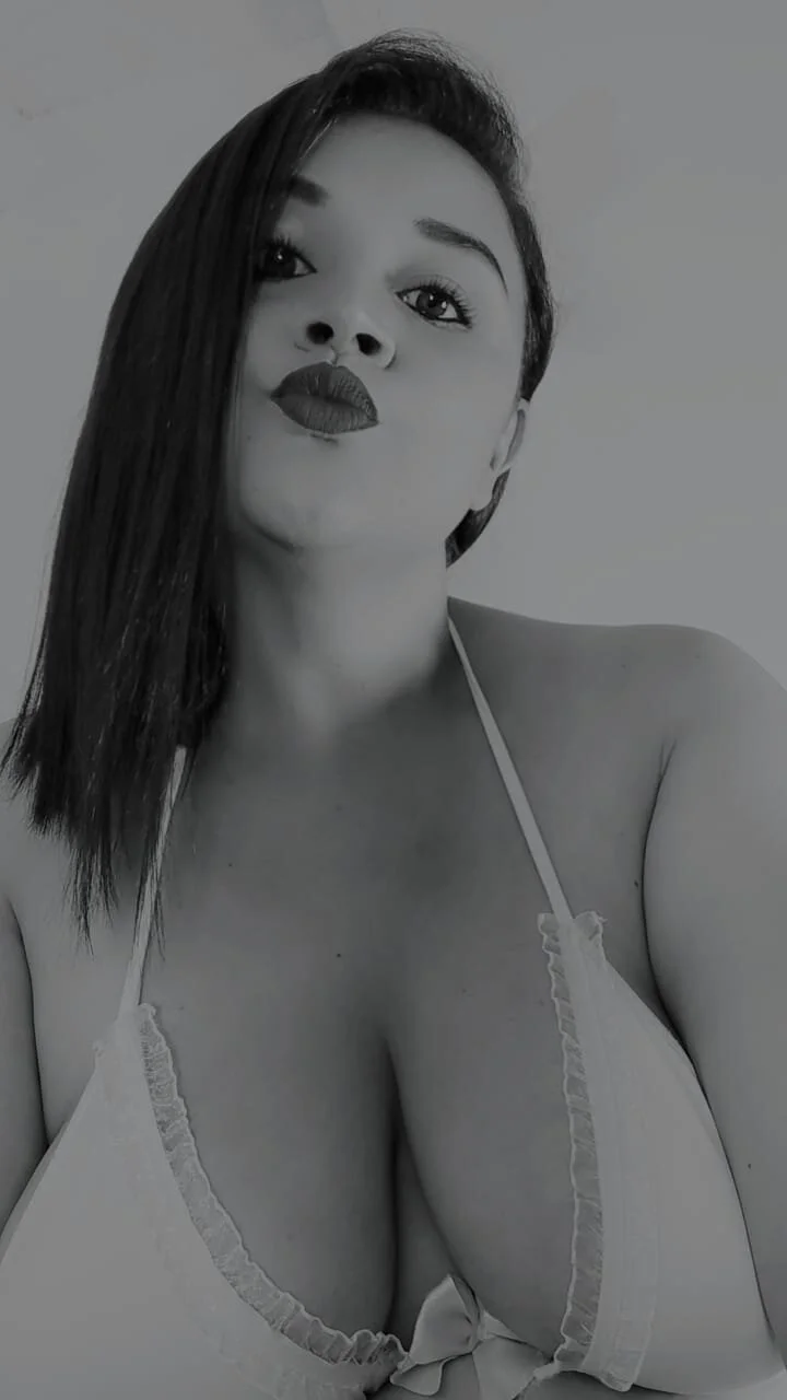 XXX Porn Photo of Nude shantal_rosse1 42
