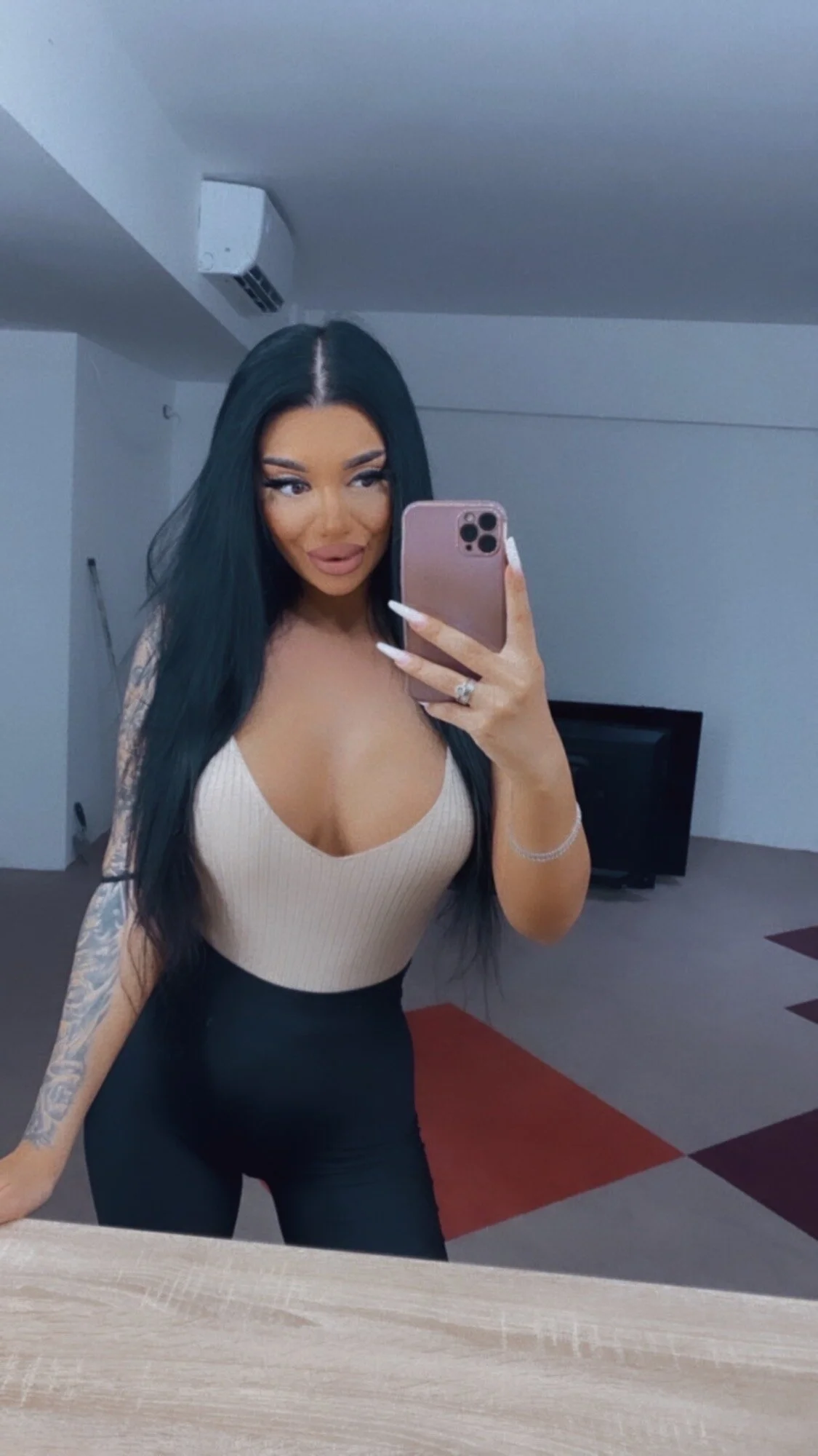 XXX Porn Photo of Nude amirahylerr 3