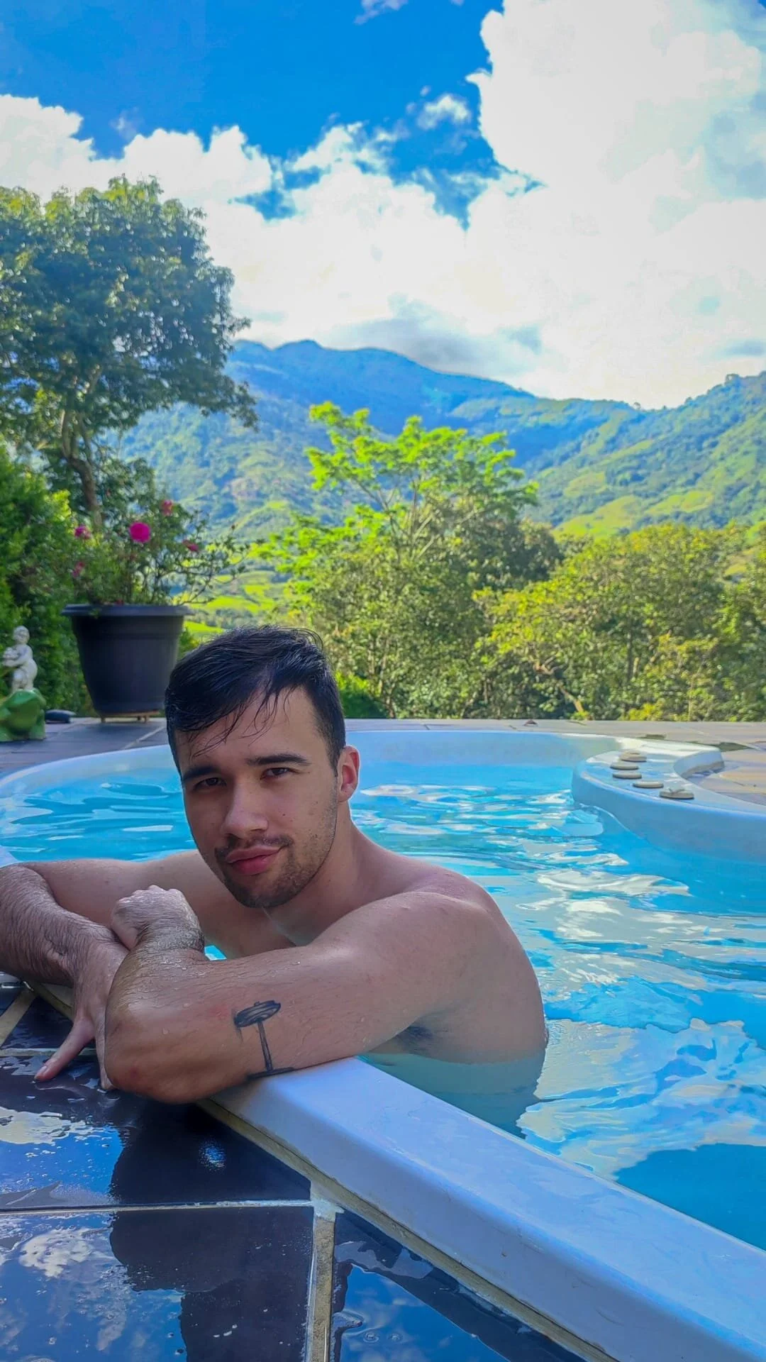 XXX Porn Photo of Nude AndrewAbdala 11