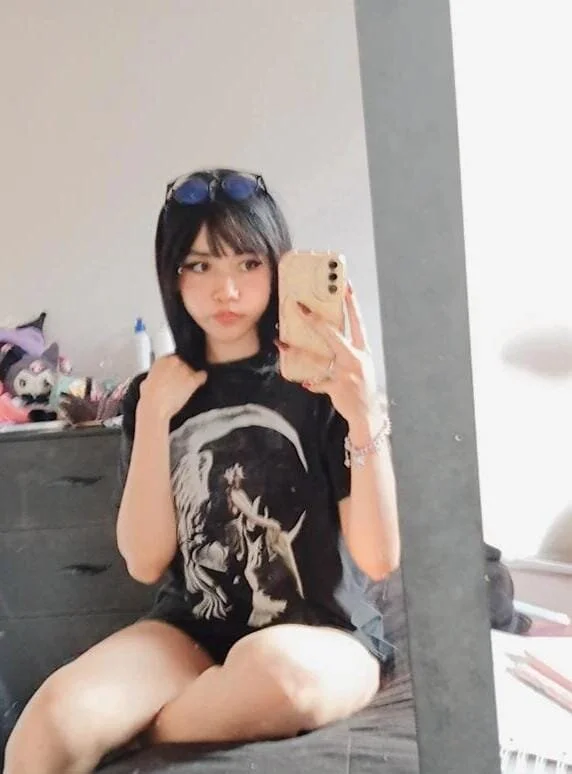 XXX Porn Photo of Nude ela_petit 1