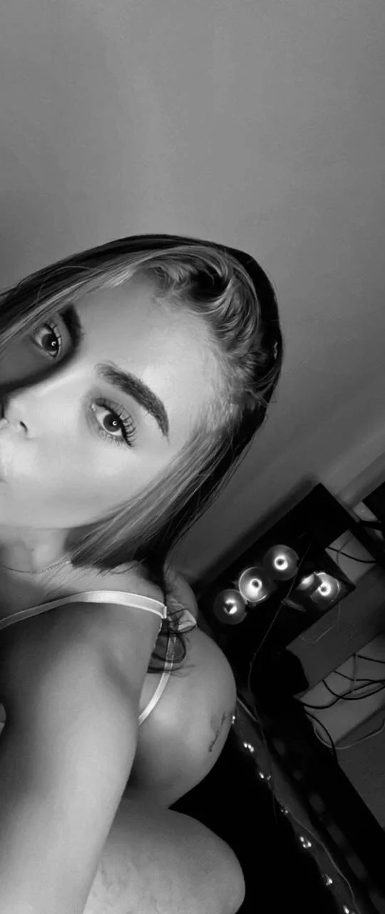 XXX Porn Photo of Nude Wild_RoomXxX 1