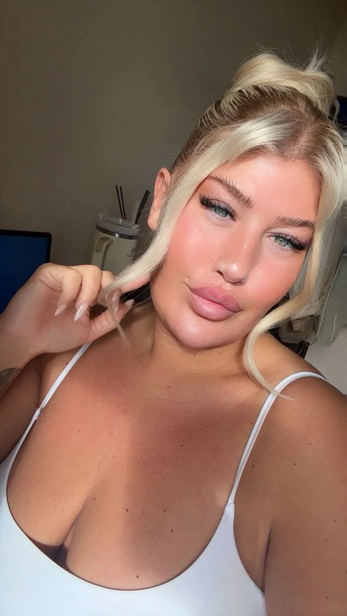 XXX Porn Photo of Nude Lexi_Laura 2
