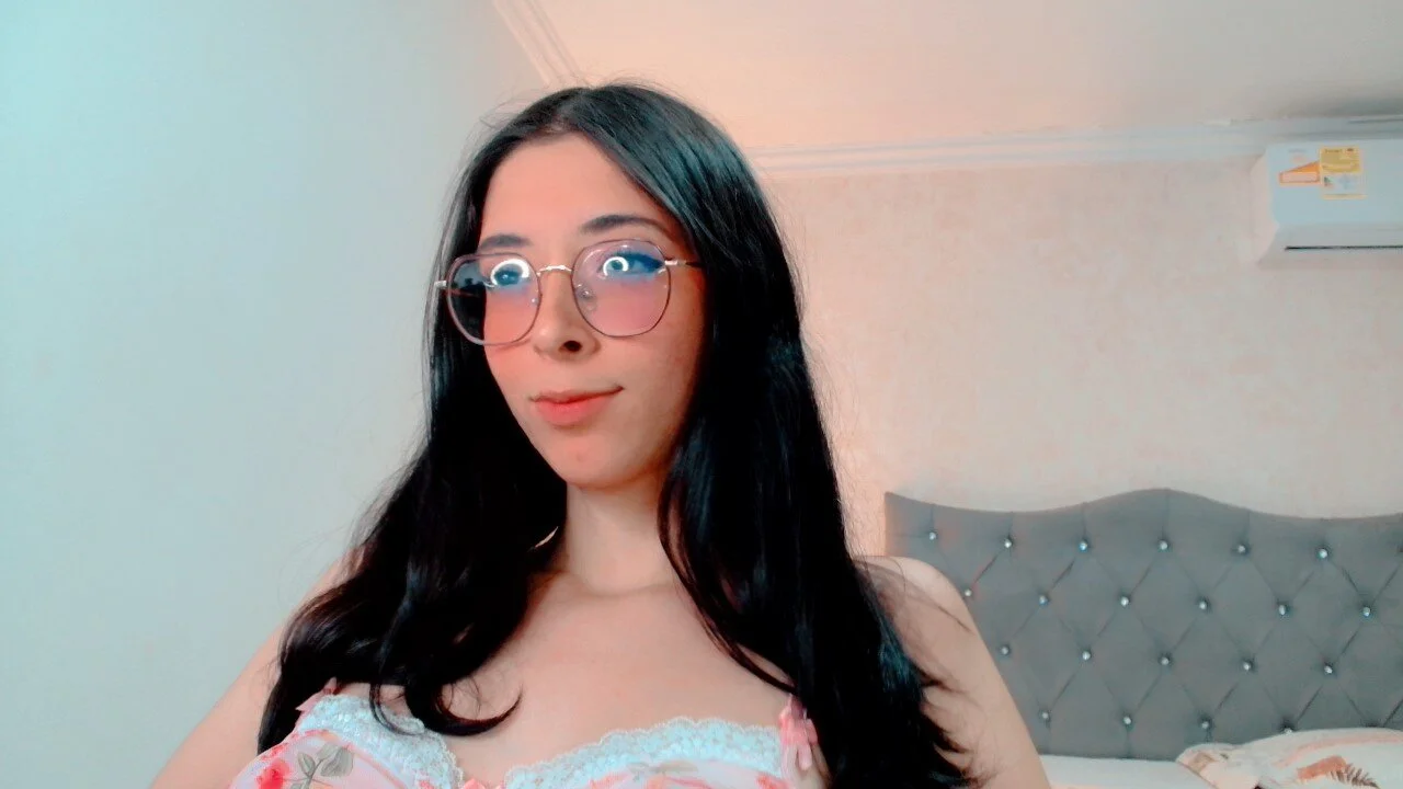 XXX Porn Photo of Nude emmalove_doll 8