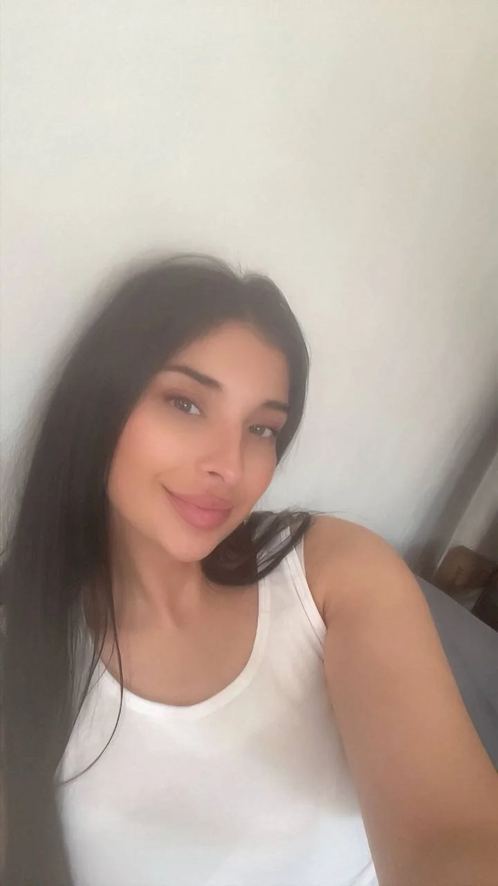 XXX Porn Photo of Nude Laura_nx 3
