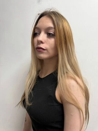 XXX Porn Photo of Nude EmilieLong 4