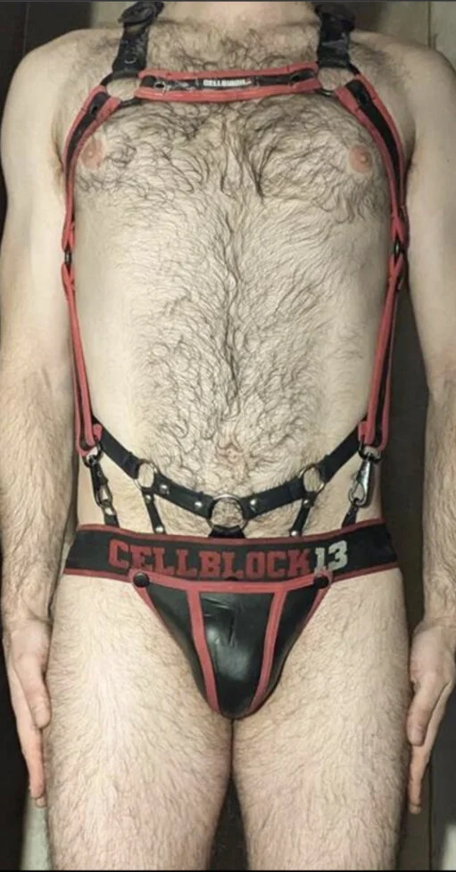 XXX Porn Photo of Nude HairyCubBttmboy 2