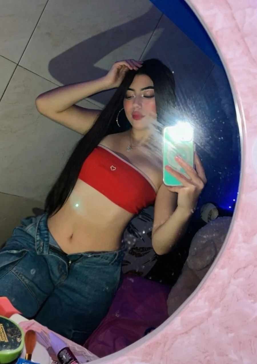 XXX Porn Photo of Nude Queen_rosse 2