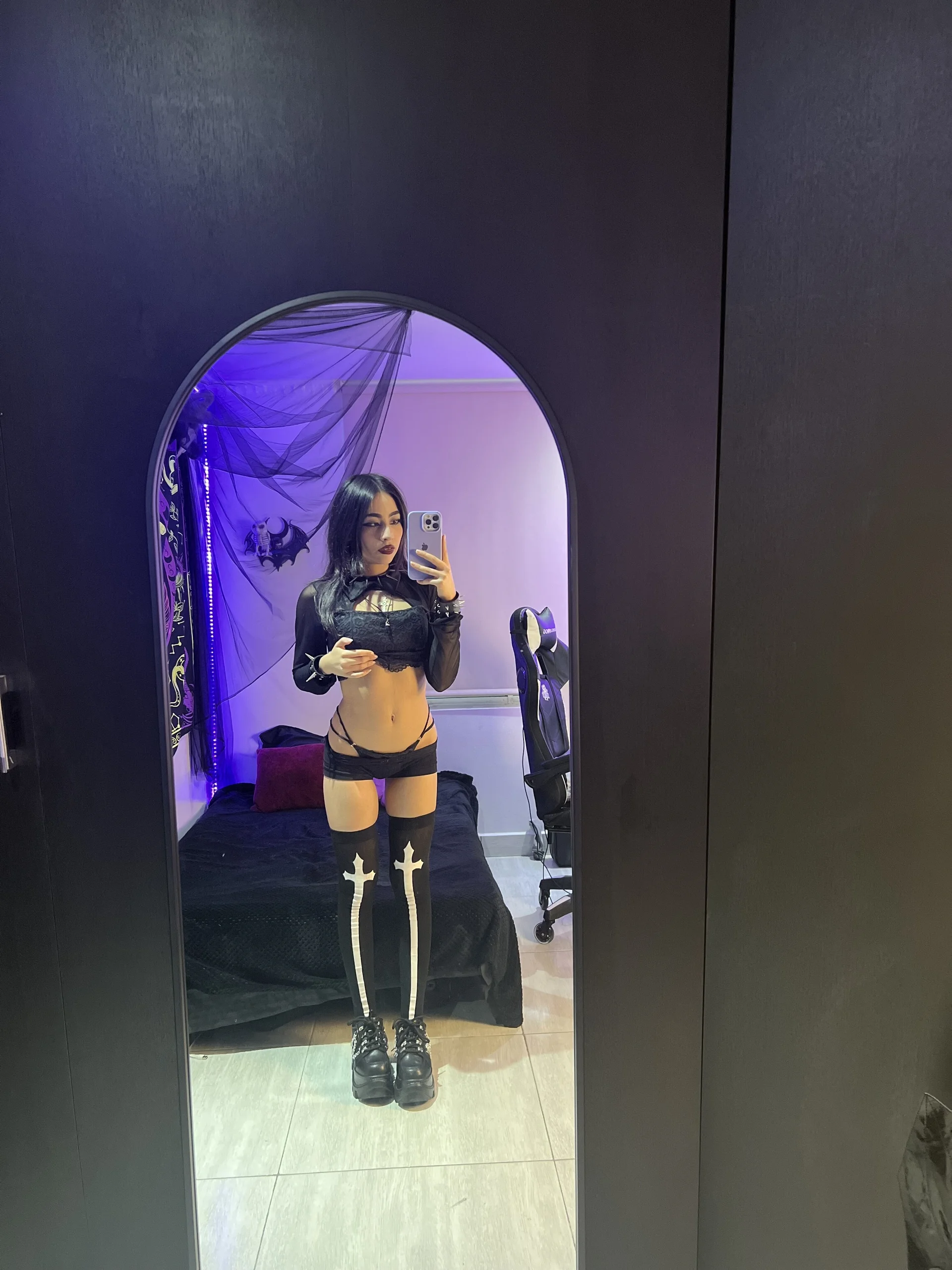 XXX Porn Photo of Nude vampy_dolll 66