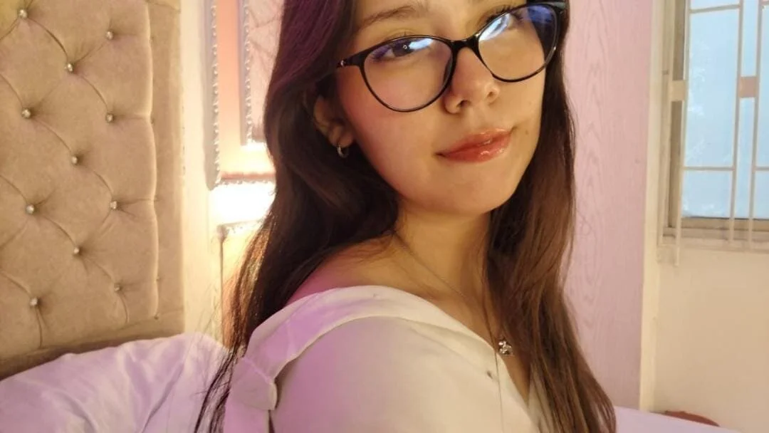 XXX Porn Photo of Nude emma_pink__ 1