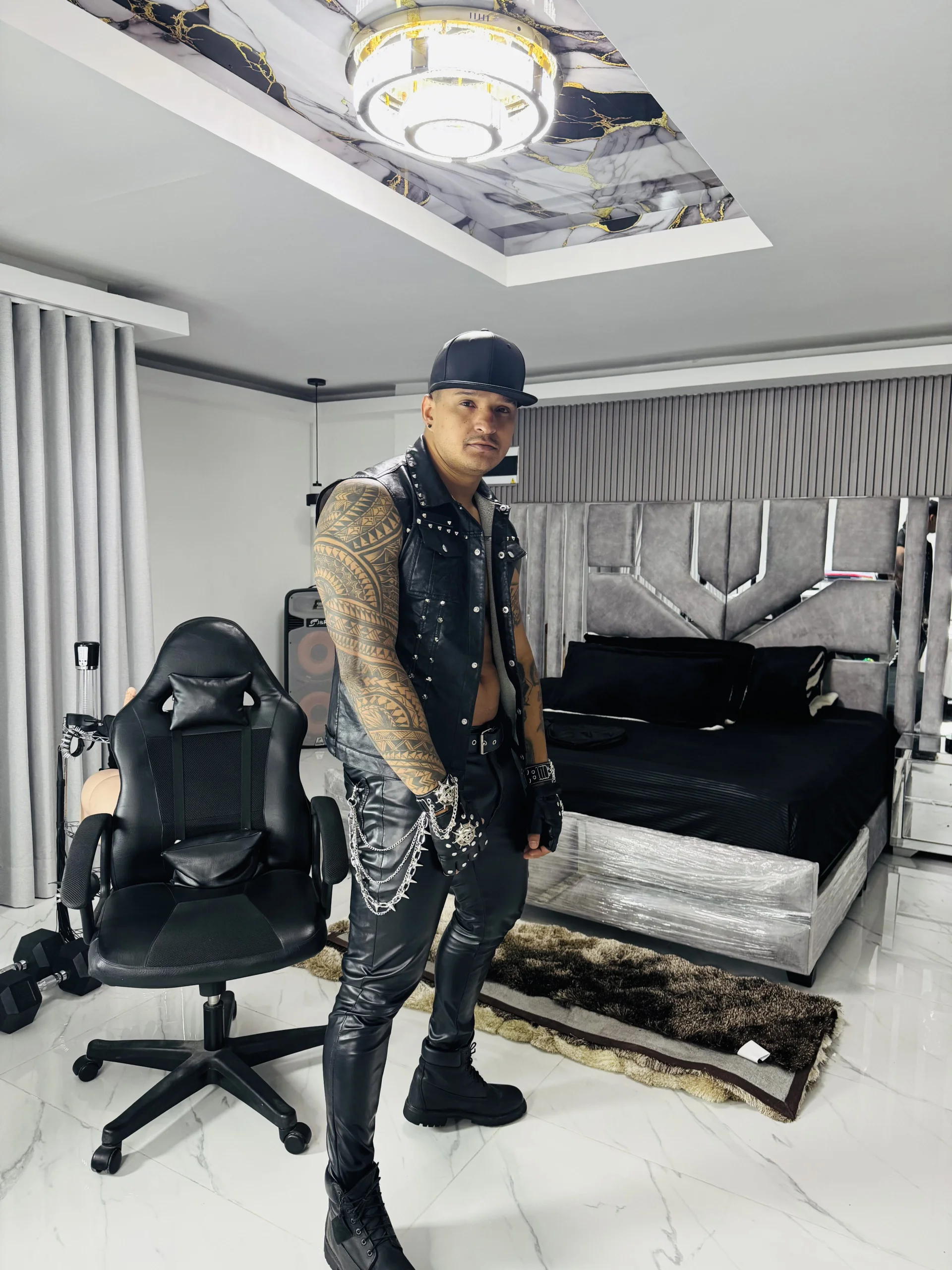 XXX Porn Photo of Nude master_leather 52