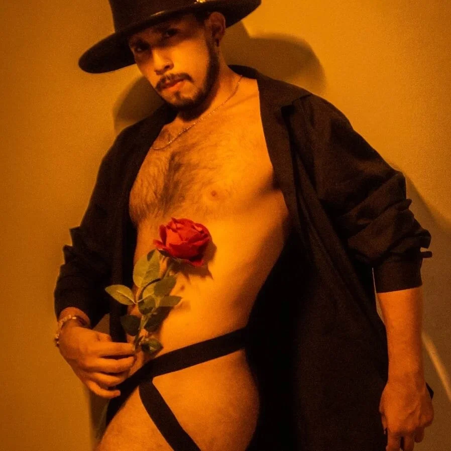 XXX Porn Photo of Nude Tyson_BearX 2