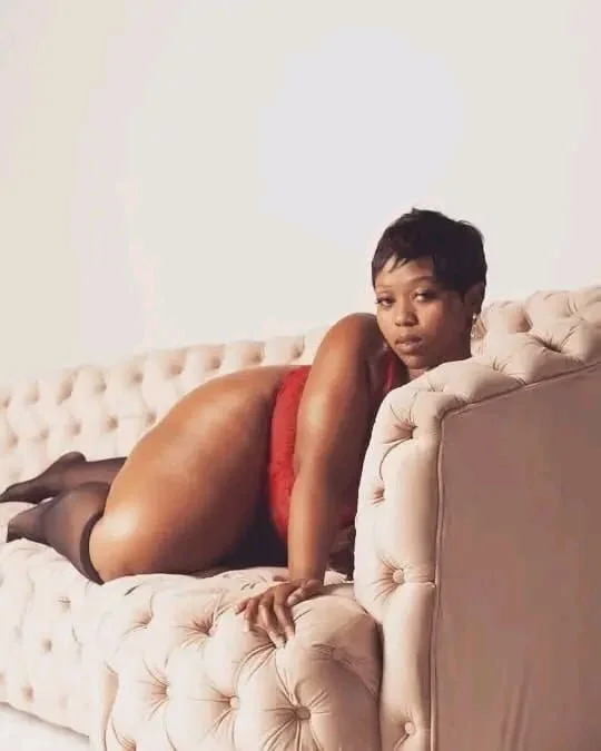 XXX Porn Photo of Nude GoldenPussyXOXO 4