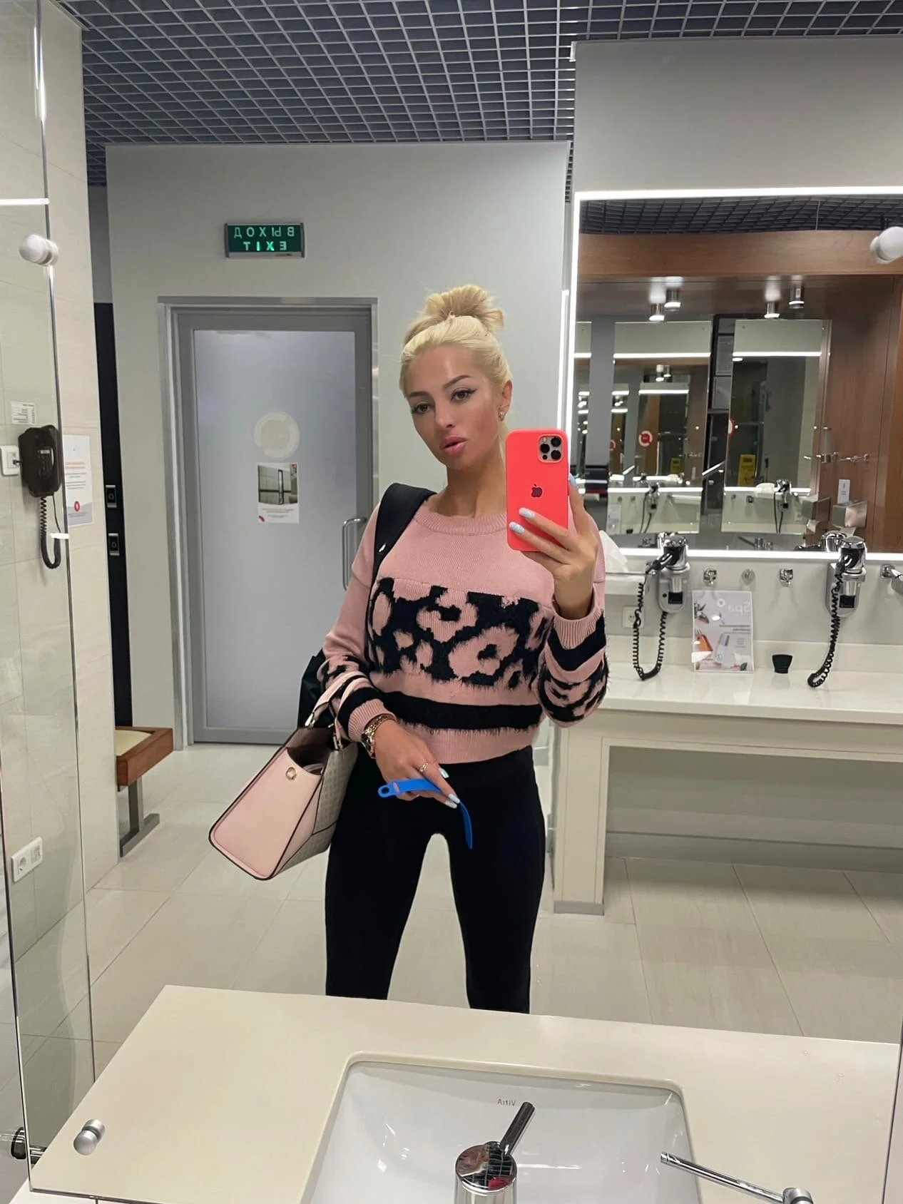 XXX Porn Photo of Nude Tremendous_blondie 23