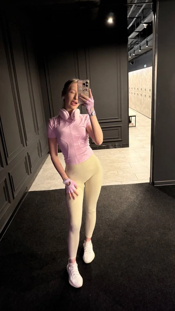 XXX Porn Photo of Nude elloriah 4
