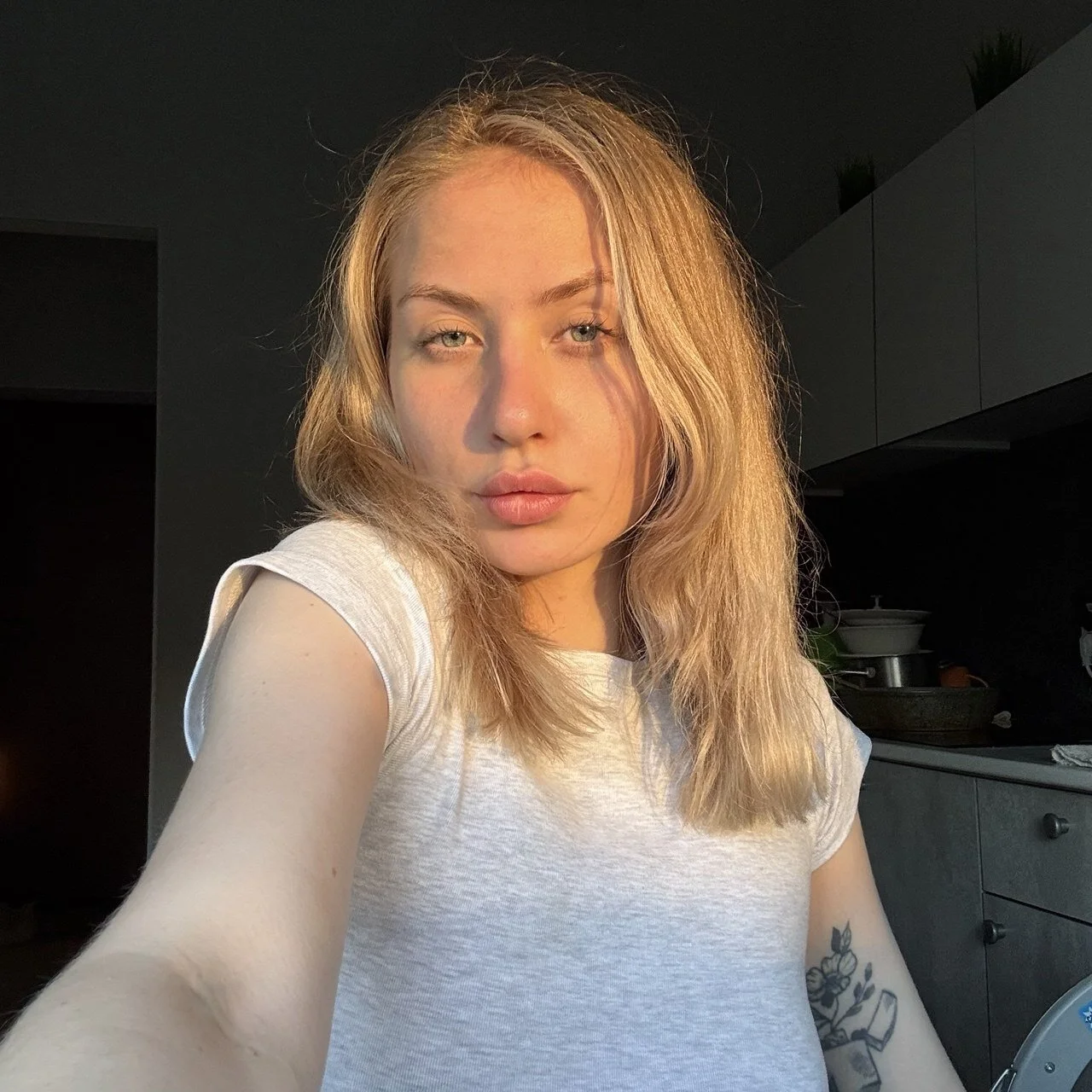 XXX Porn Photo of Nude BlondeBun 2