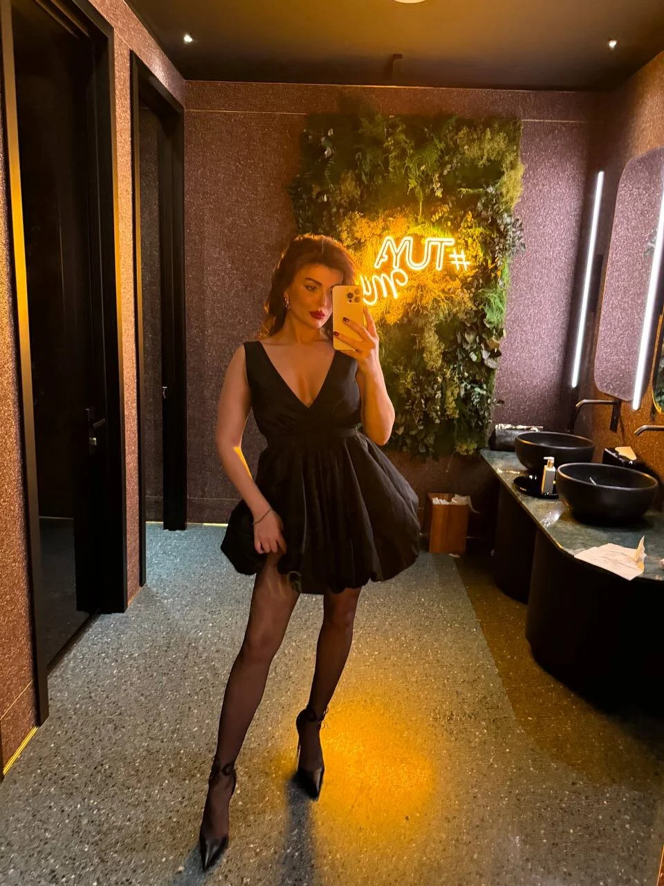 XXX Porn Photo of Nude myakalifa 17