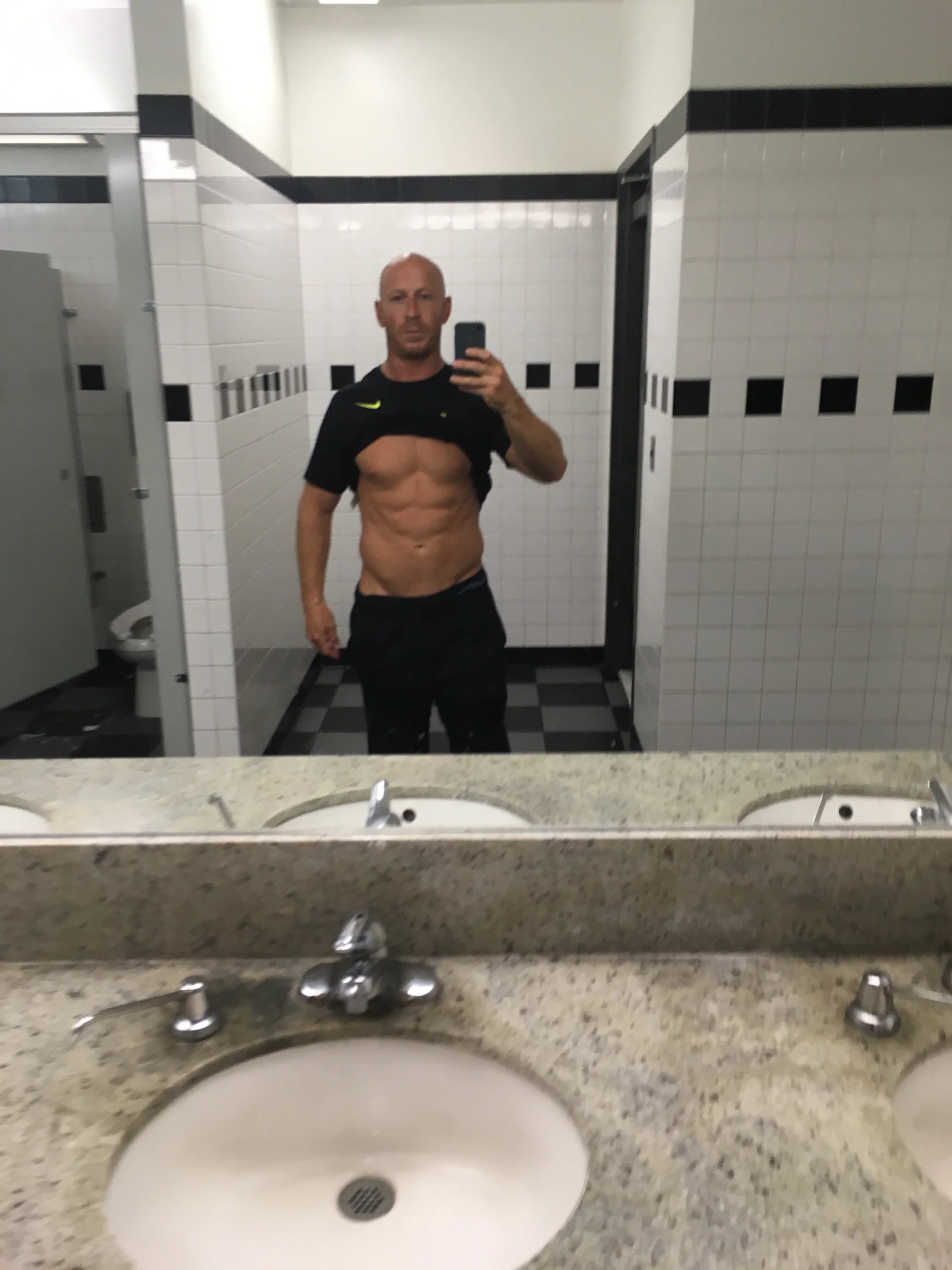 XXX Porn Photo of Nude brotein369 11