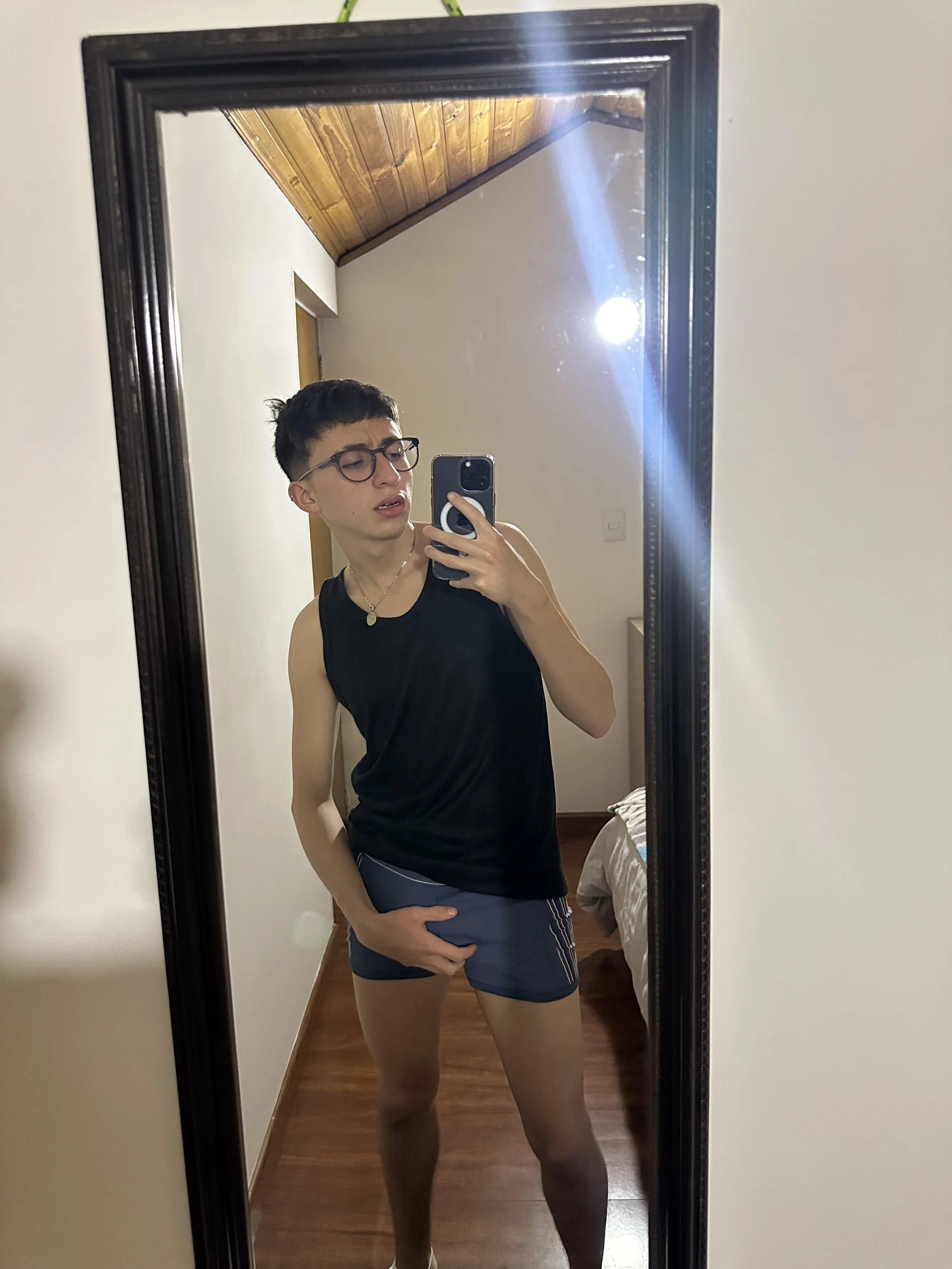 XXX Porn Photo of Nude CamiRojas_boy 3