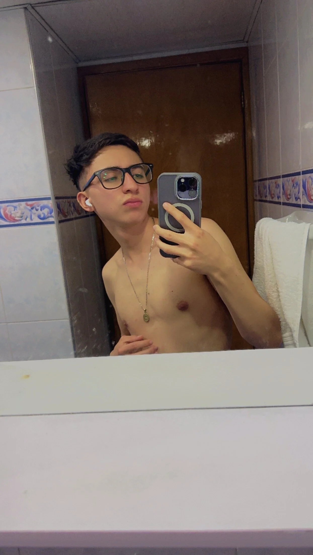 XXX Porn Photo of Nude CamiRojas_boy 16